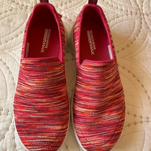 are skechers go walk non slip